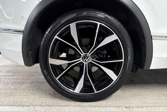 VOLKSWAGEN Tiguan Photo 5