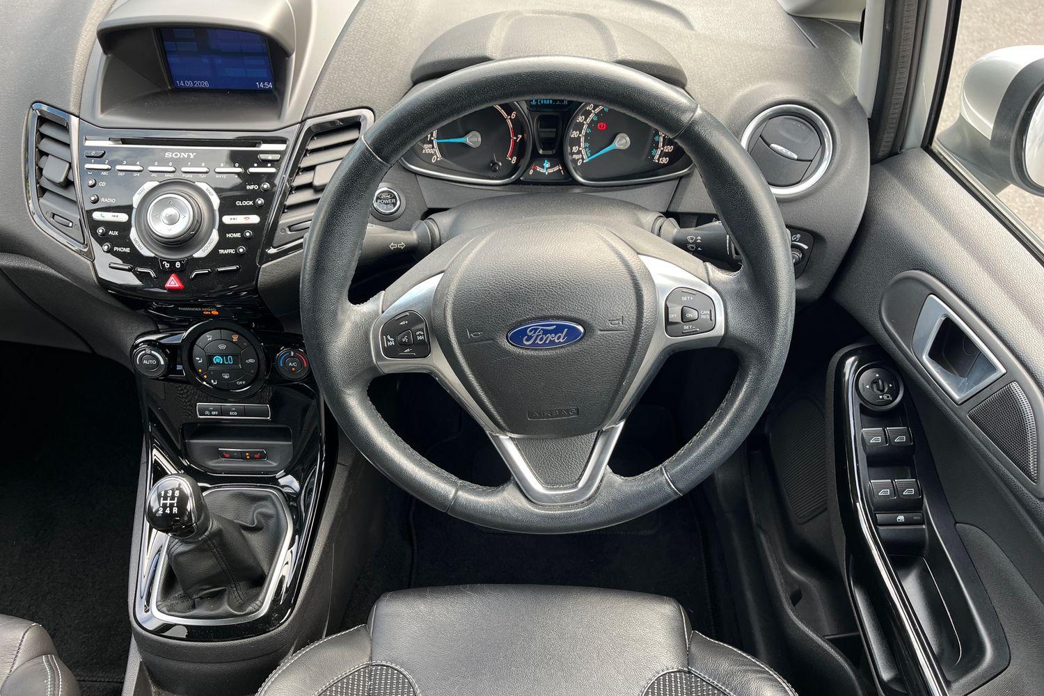 Ford FIESTA Photo 11