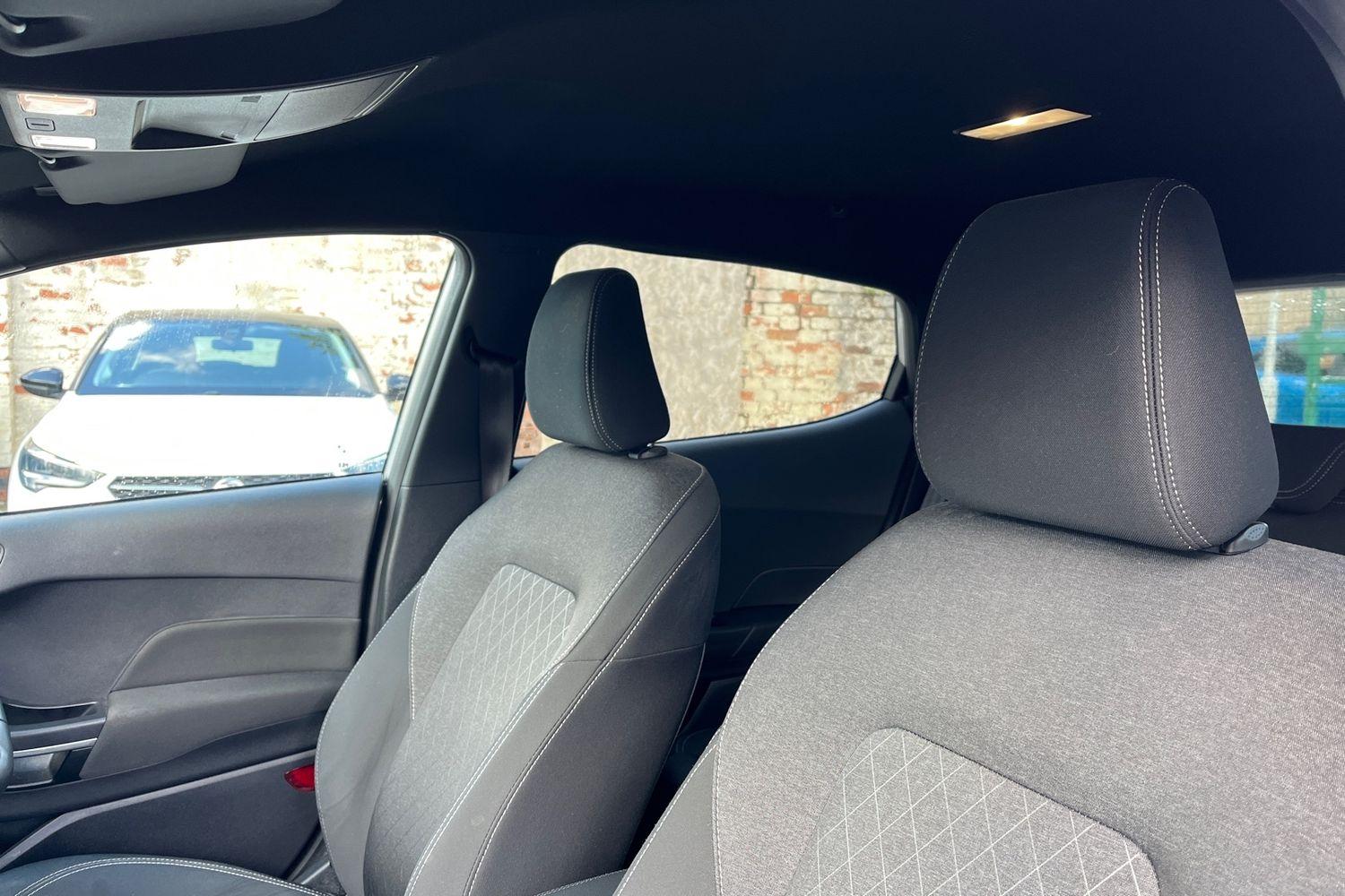 Ford FIESTA Photo 18