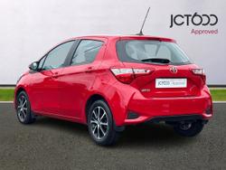 TOYOTA Yaris Photo 3