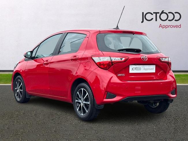 TOYOTA Yaris Photo 3