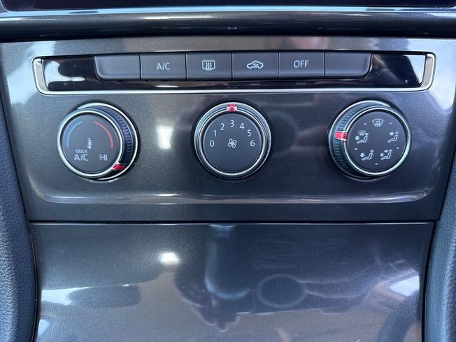 VOLKSWAGEN Golf Photo 32