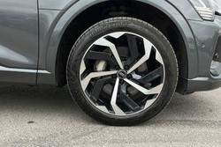 AUDI e-tron Photo 5