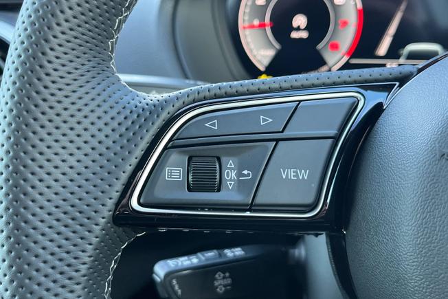 AUDI  Q2  Photo 16