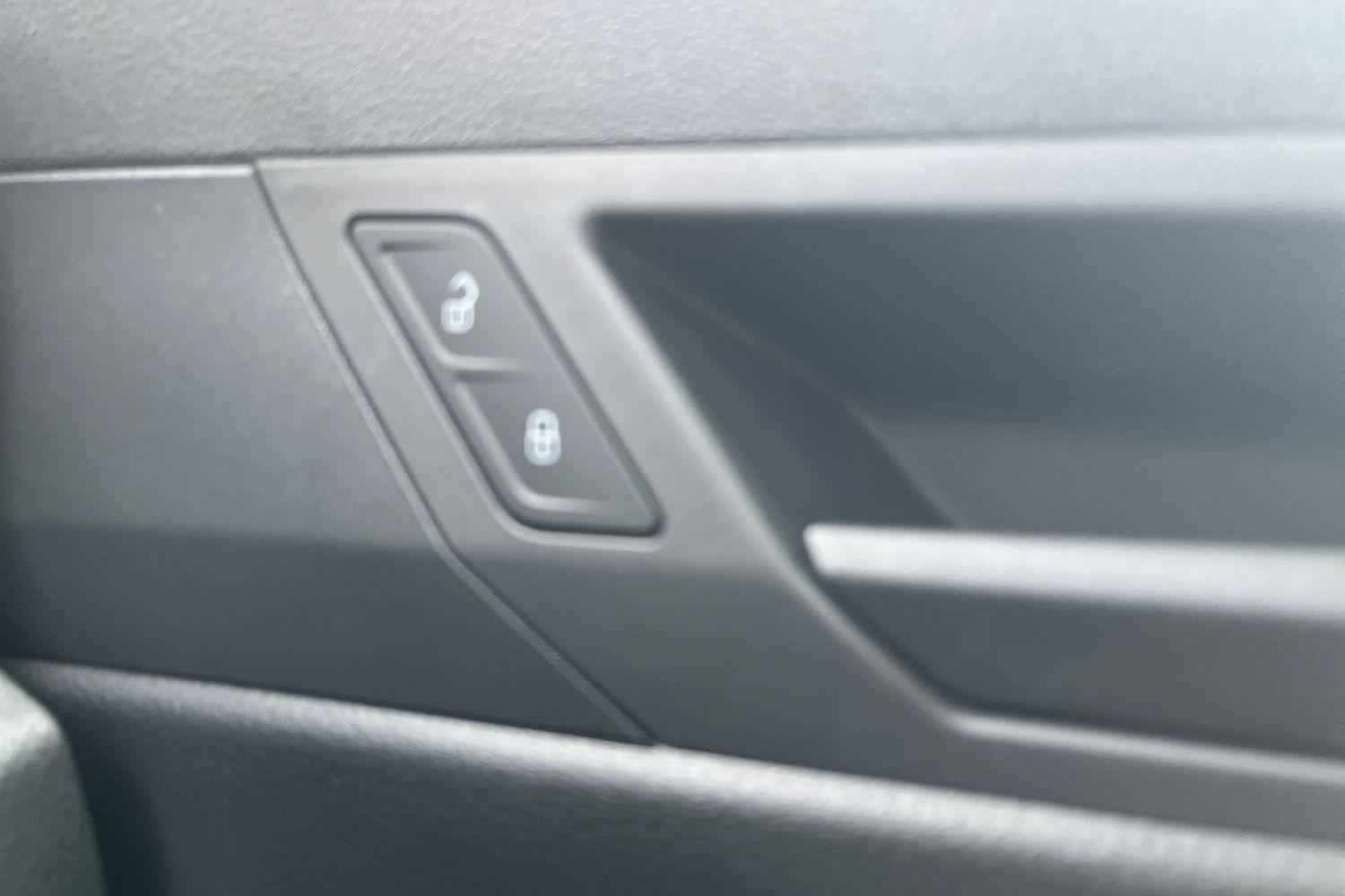 Ford TRANSIT CONNECT Photo 25