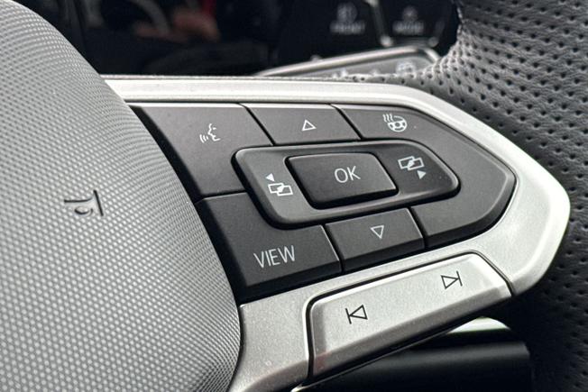 VOLKSWAGEN Golf Photo 17