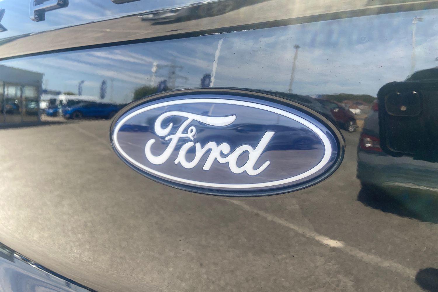 Ford EXPLORER Photo 37