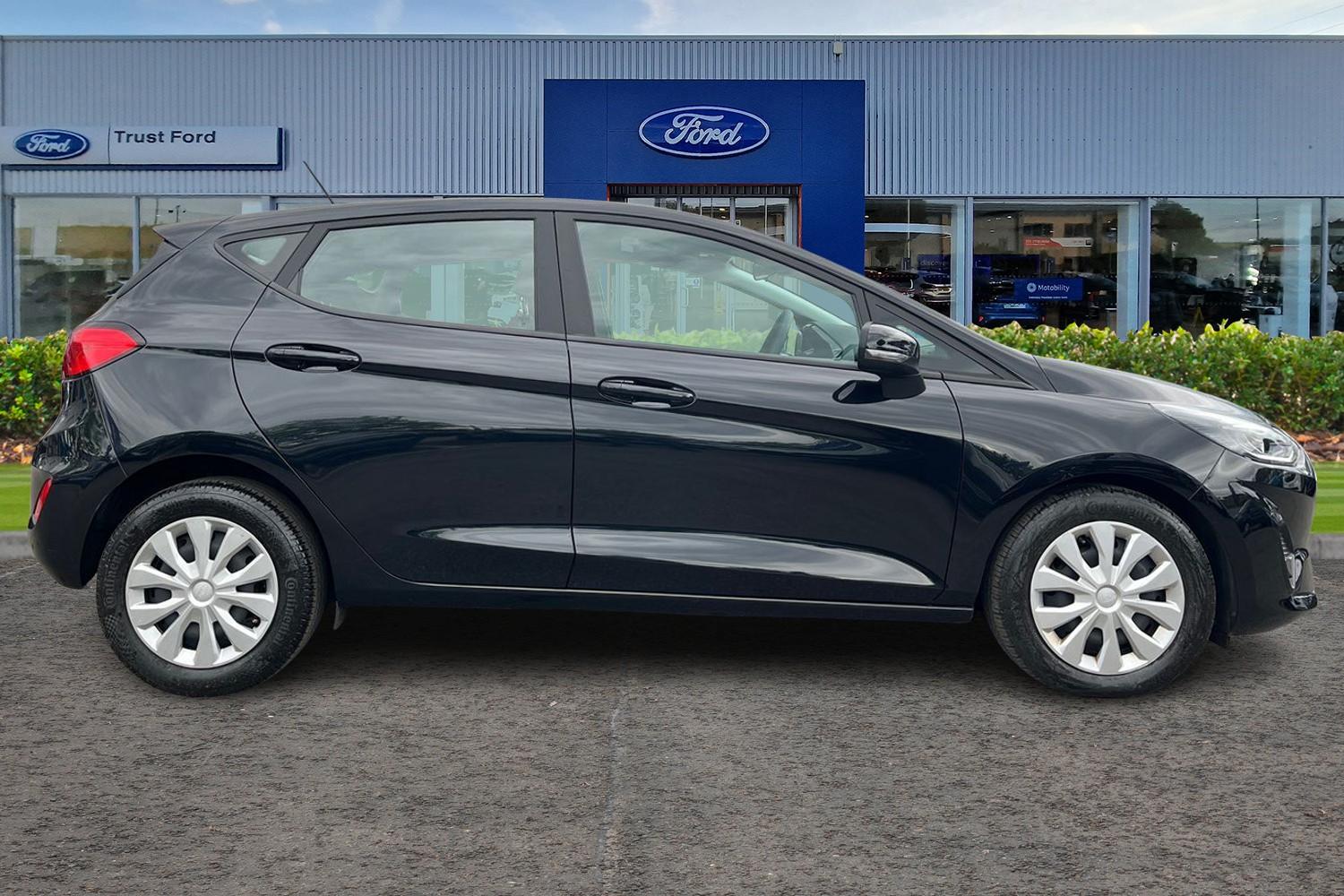 Ford FIESTA Photo 2