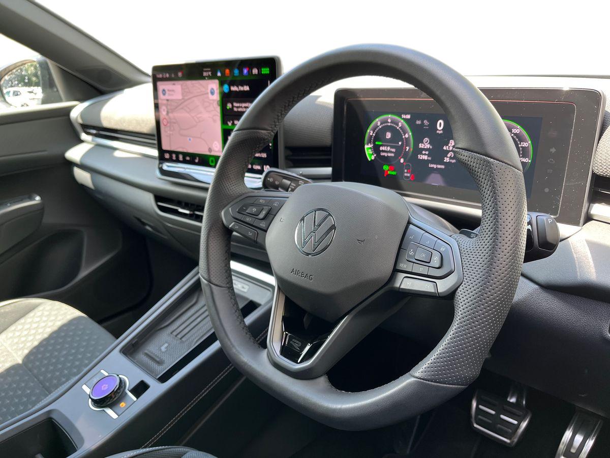 Volkswagen T-Roc Photo autoimg-2db1869f3a06abff983b78fce23605f6ee3fb501.jpg