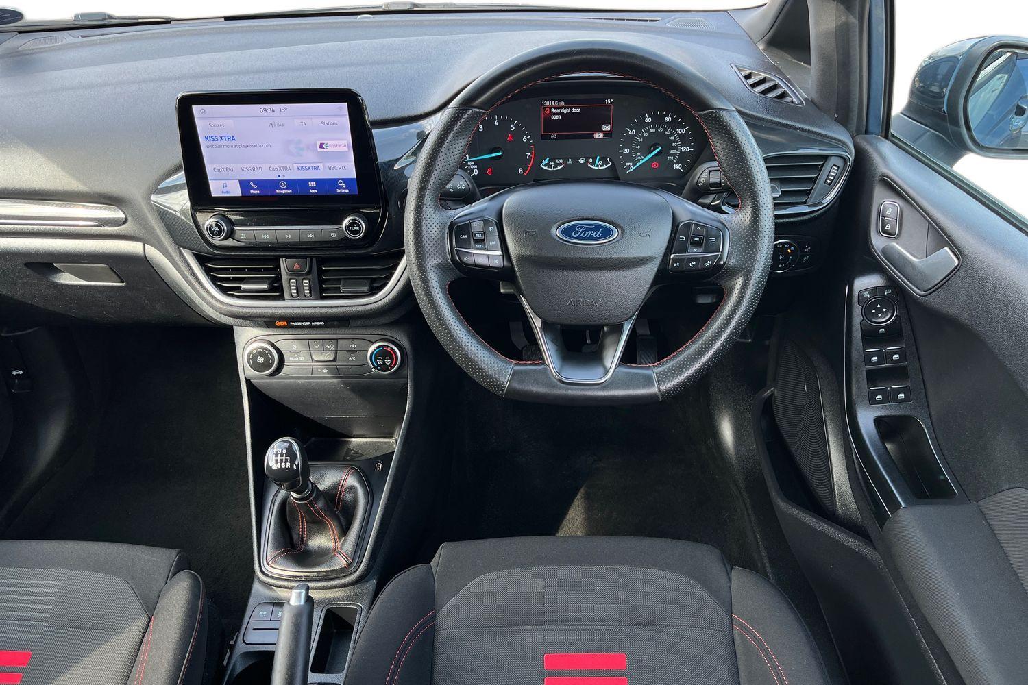 Ford FIESTA Photo 10