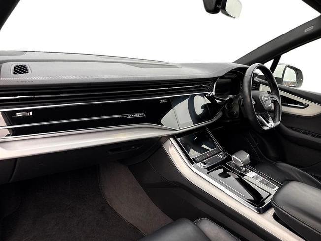 AUDI Q7 Photo 2