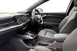 AUDI Q4 e-tron Photo 2