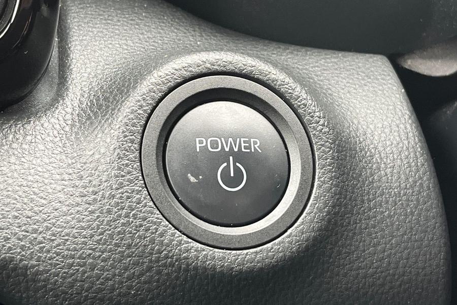 Toyota YARIS Photo autoimg-2dba8d5906040b51216e252b5d924b7a33d9be37.jpg