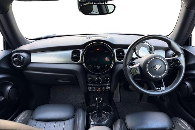 MINI Hatch Photo 10