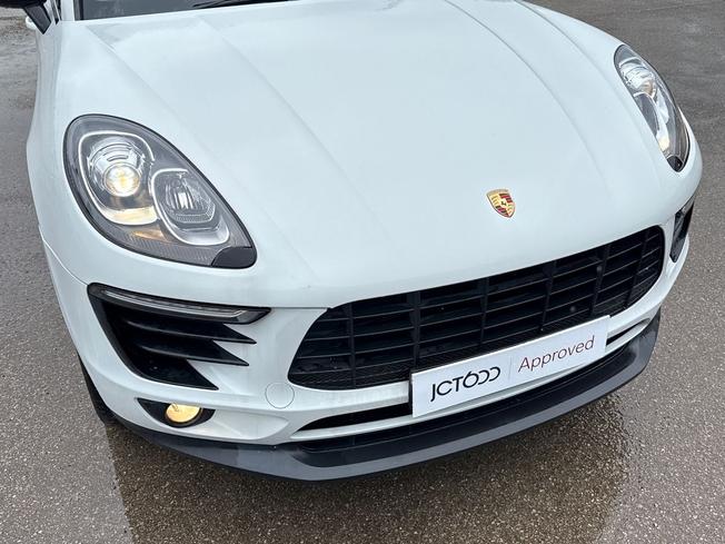 PORSCHE Macan Photo 32