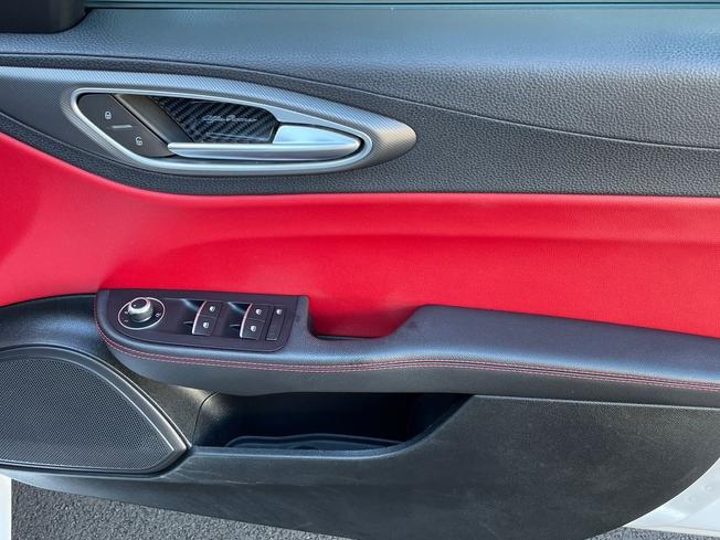 ALFA ROMEO Giulia Photo 30