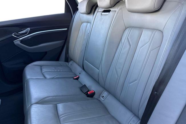 Audi e-tron Photo 9