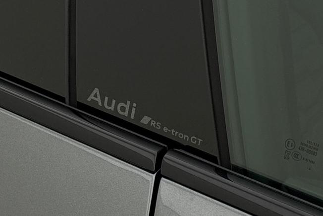 AUDI RS e-tron GT Photo 30