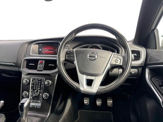 VOLVO V40 Photo 11
