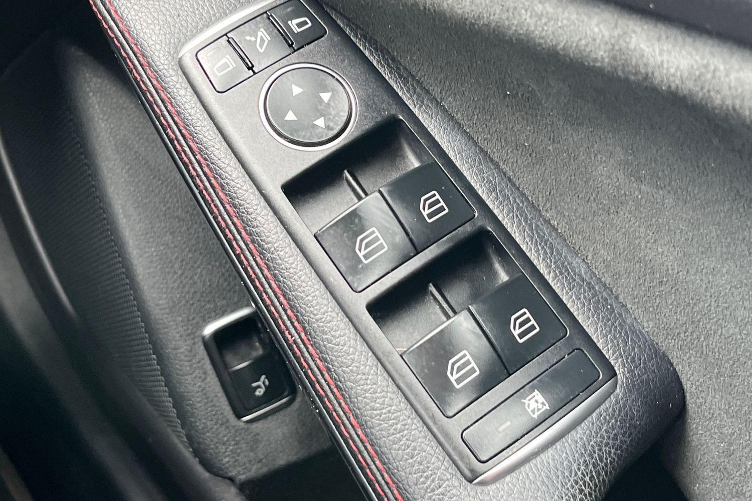 Mercedes-Benz CLA Photo 15