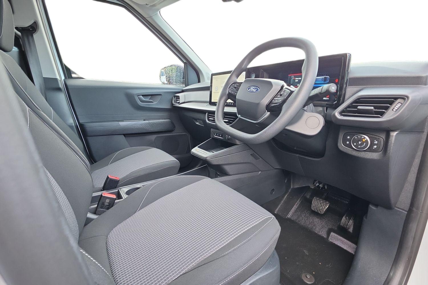 Ford E-TRANSIT COURIER Photo 13