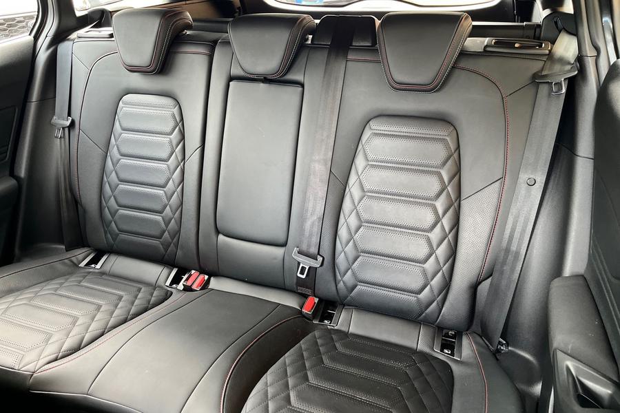 Ford FOCUS Photo autoimg-2e0419b2c557f1a8acc12be4a357715b060295d8.jpg