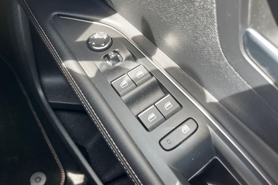 Peugeot 5008 Photo autoimg-2e093955e55106102a5289cbc35baa624c1f6755.jpg
