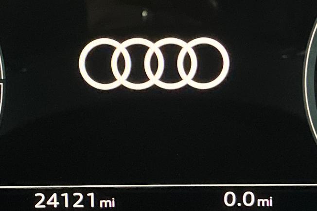 AUDI Q8 E-Tron Photo 15