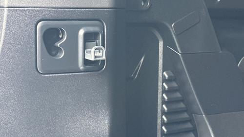 Land Rover Defender Photo autoimg-2e0fda008b97065b0fdf2e30645625b35d7444a2.jpg