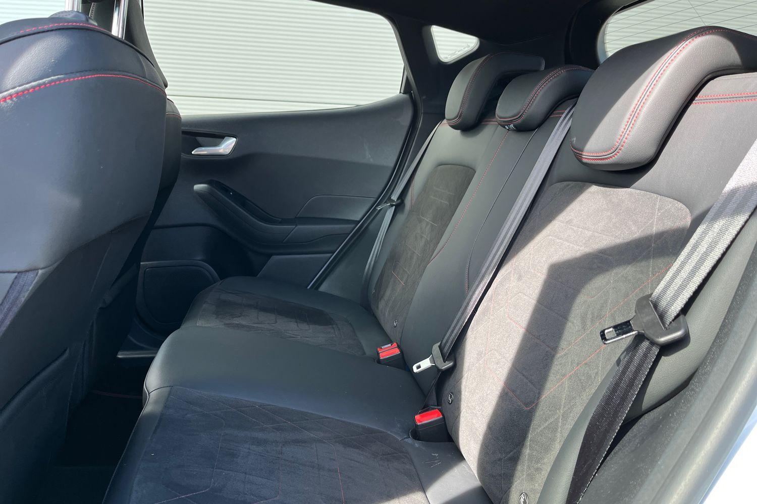 Ford FIESTA Photo 19