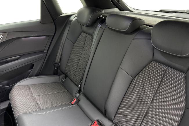 Audi Q4 Photo 9