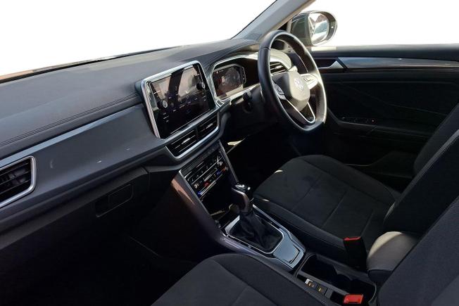 Volkswagen T-Roc Photo 2