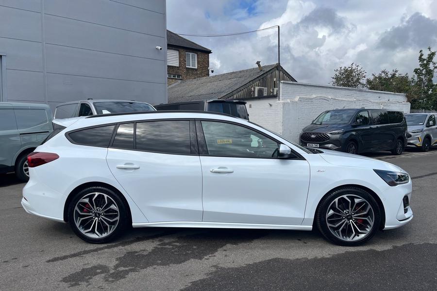 Ford FOCUS Photo autoimg-2e2d443d4e08e012f9c34f0f9a891b9358aa8693.jpg