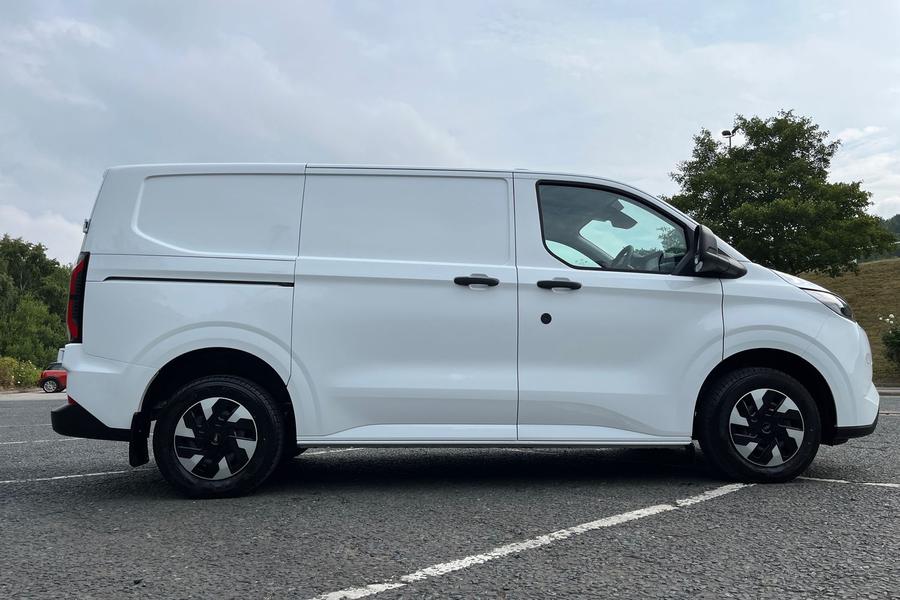Ford E-TRANSIT CUSTOM Photo autoimg-2e316cb4bab960582fcd1d01d70c258a10661edf.jpg