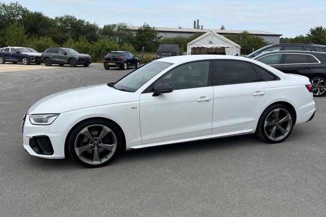 AUDI A4 Photo 25