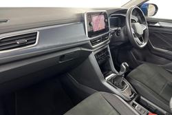 Volkswagen T-Roc Photo 2