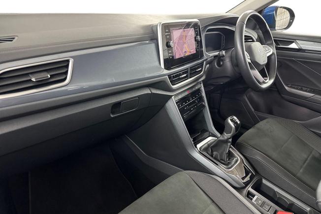 Volkswagen T-Roc Photo 2