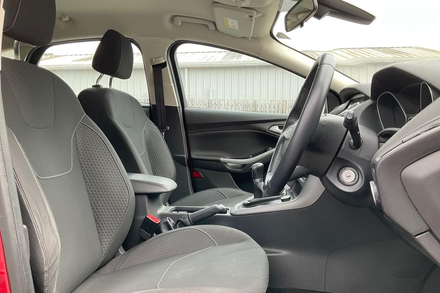 Ford Focus Photo autoimg-2e3e34a47d8106bf3560fe5f7d37d88a53c70538.jpg