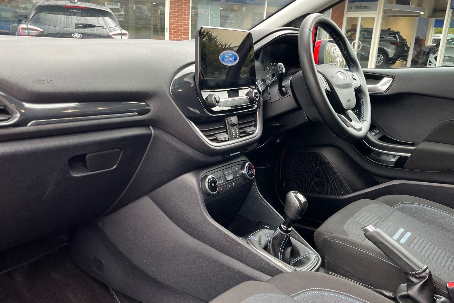 Ford FIESTA Photo 17