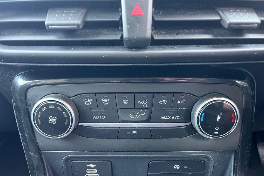 Ford ECOSPORT Photo autoimg-2e4497efbd1ecb9646dc201a6ab8698617ef2a0f.jpg