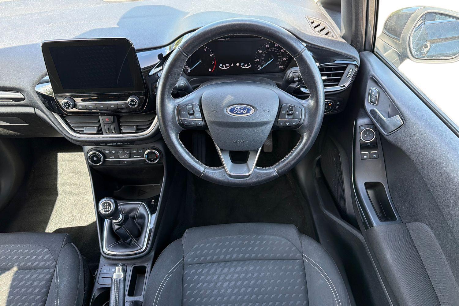 Ford FIESTA Photo 10