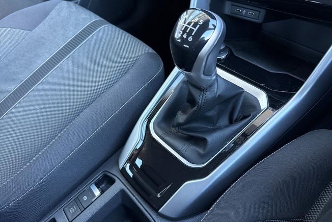 VOLKSWAGEN T-Roc Photo 23