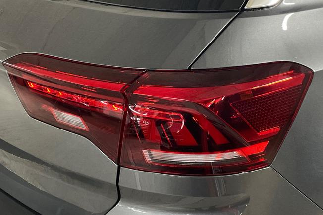 VOLKSWAGEN T-Roc Photo 18