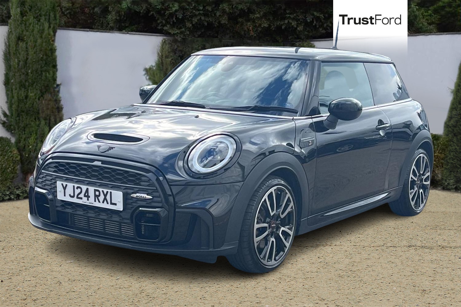 MINI Hatch Photo 4