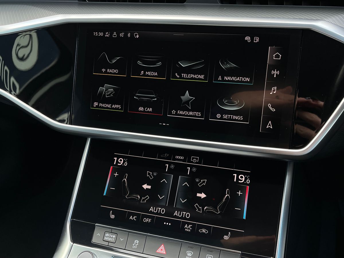 Audi A6 Saloon Photo 35