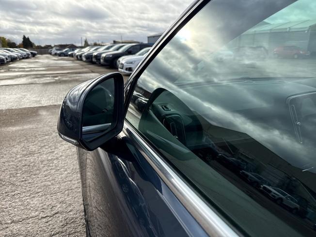 VOLVO XC40 Photo 26
