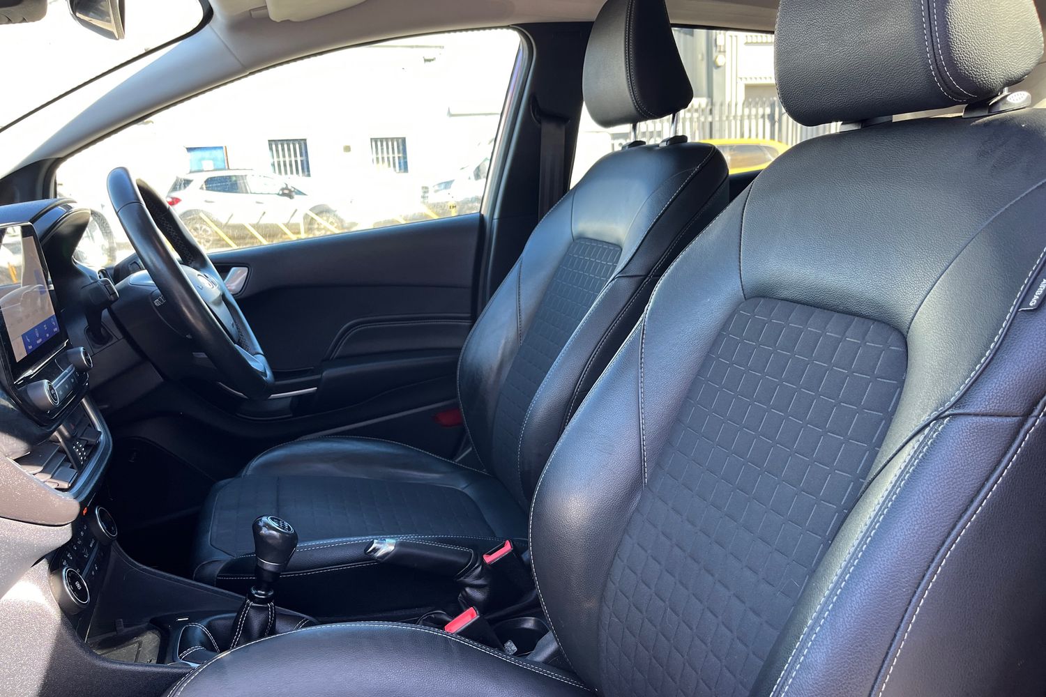 Ford FIESTA Photo 18