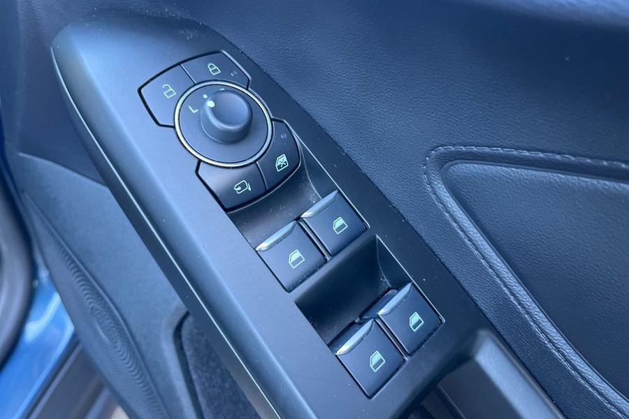 Ford Focus Photo autoimg-2e7792b16c6f7ef8377dadbce91aab431369d903.jpg
