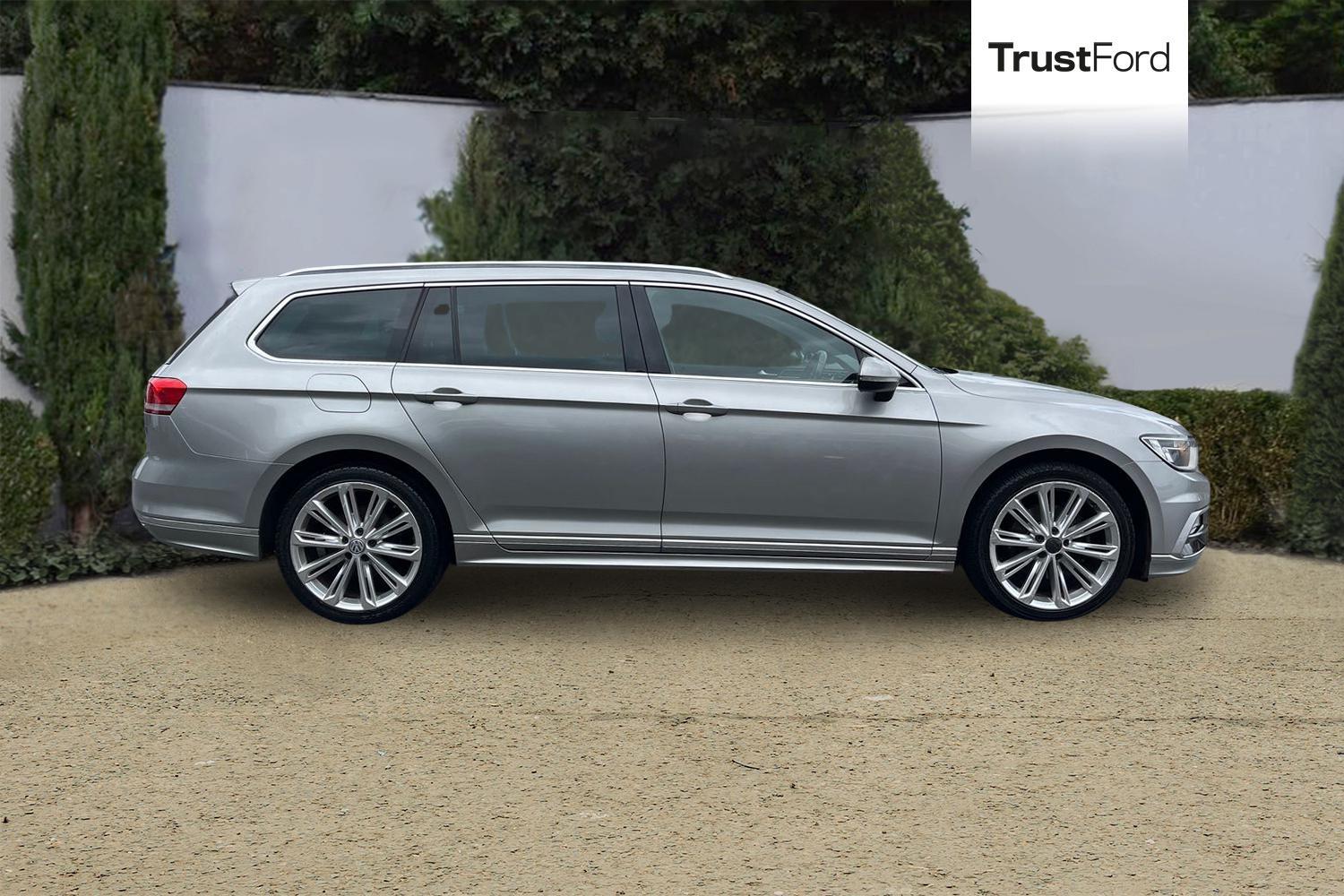Volkswagen PASSAT Photo 2