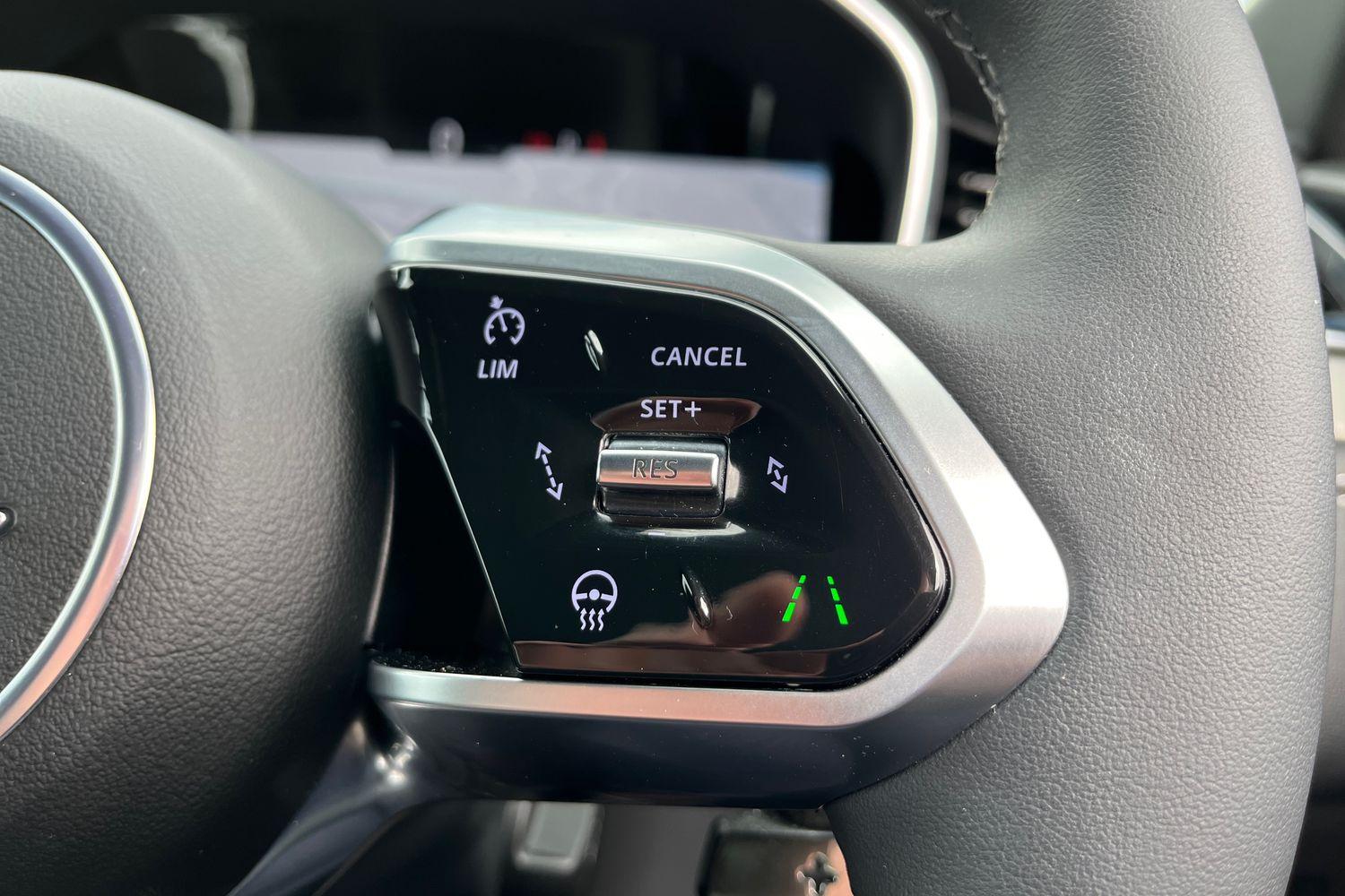 Jaguar F-PACE Photo 33